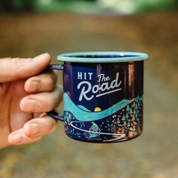 NWT  Set of FOUR Gentlemen's Hardware Enamel Mug 11 oz "Hit the Road" / Navy - Picture 3 of 8